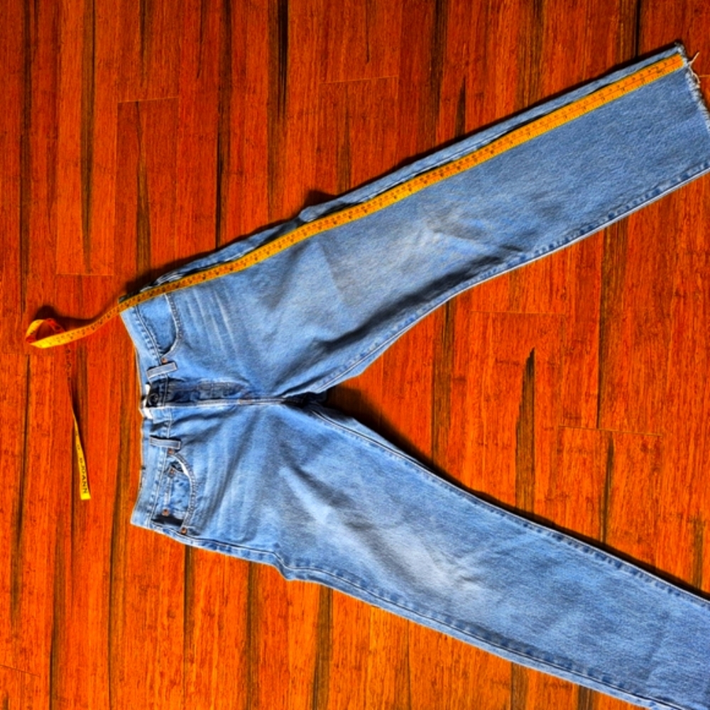 Levi's Blue Ankle Cropped Wedgie Jeans: NWOT, NEVER WORN. - Picture 5 of 8